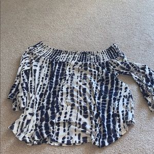 Long sleeve on the shoulder